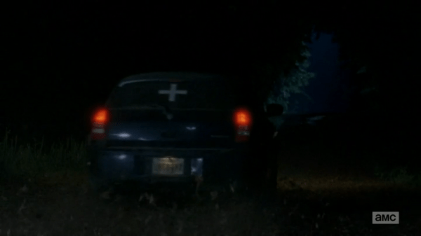 beth-car-5-things-you-might-have-missed-in-the-walking-dead-strangers